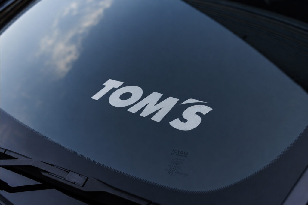 TOM'Sロゴ入りサンシェード